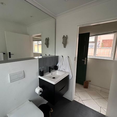 Cosy And Classy Sea Point Apartment Cape Town Exterior photo