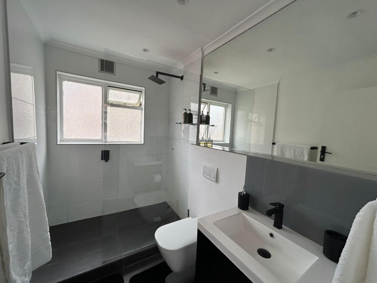 Cosy And Classy Sea Point Apartment Cape Town Exterior photo