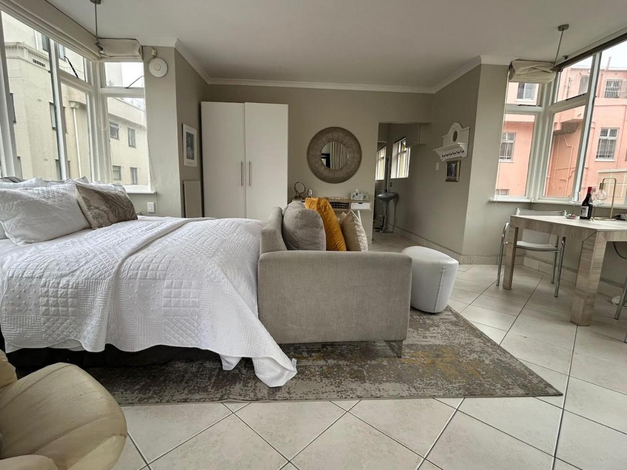 Cosy And Classy Sea Point Apartment Cape Town Exterior photo