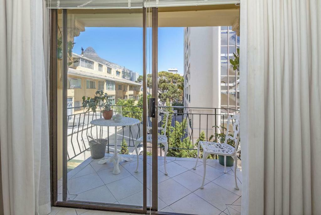 Cosy And Classy Sea Point Apartment Cape Town Exterior photo